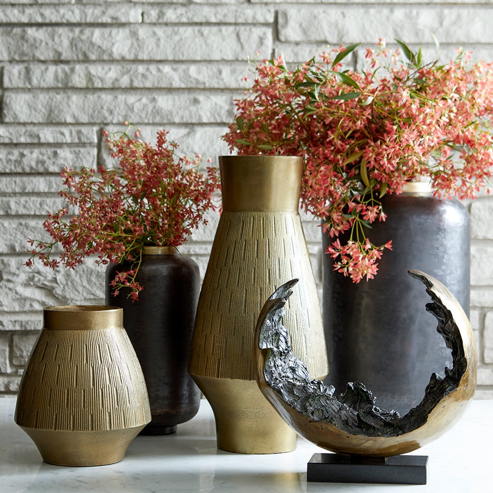 Akita Vase | Black - Large - Image 11