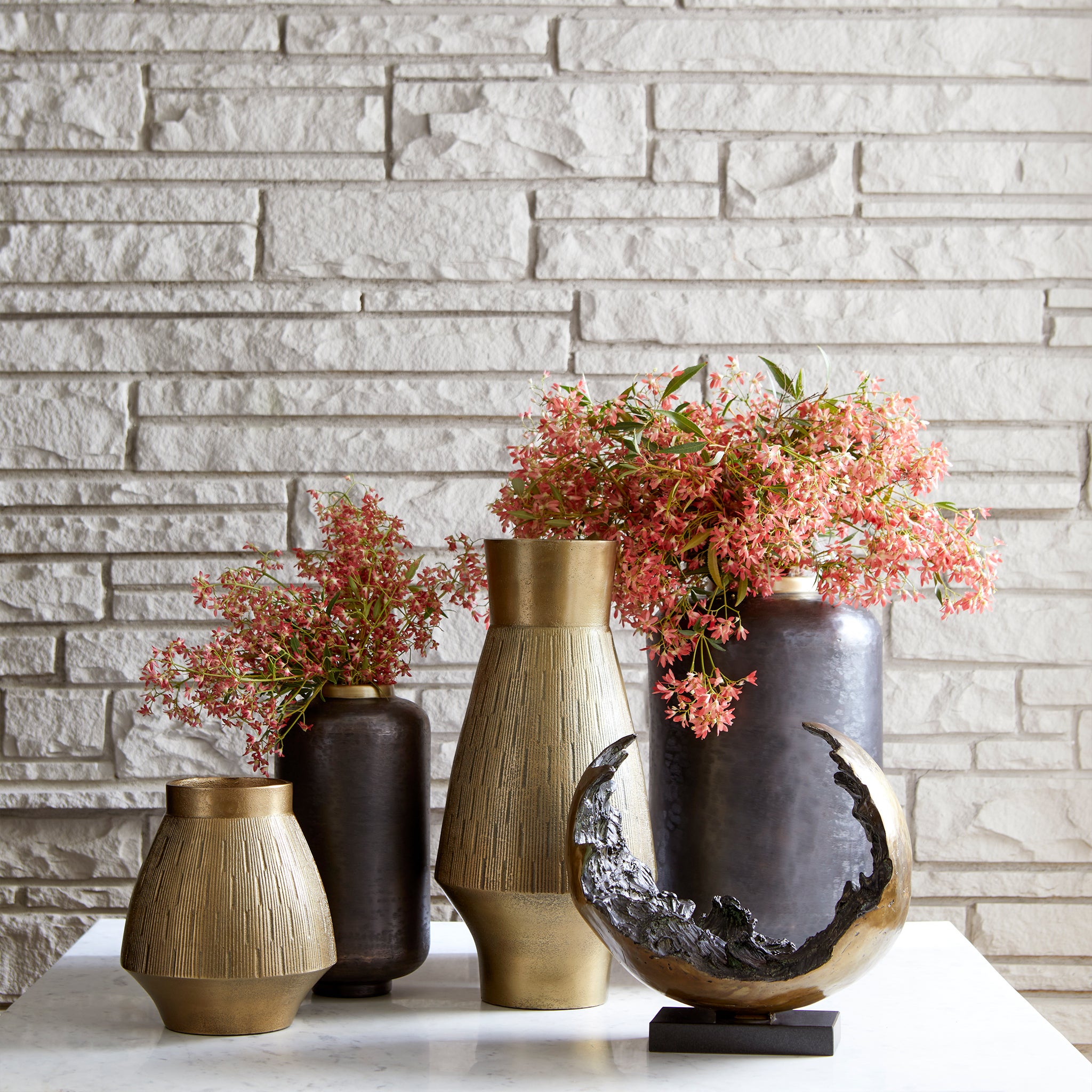 Akita Vase | Black - Large - Image 6