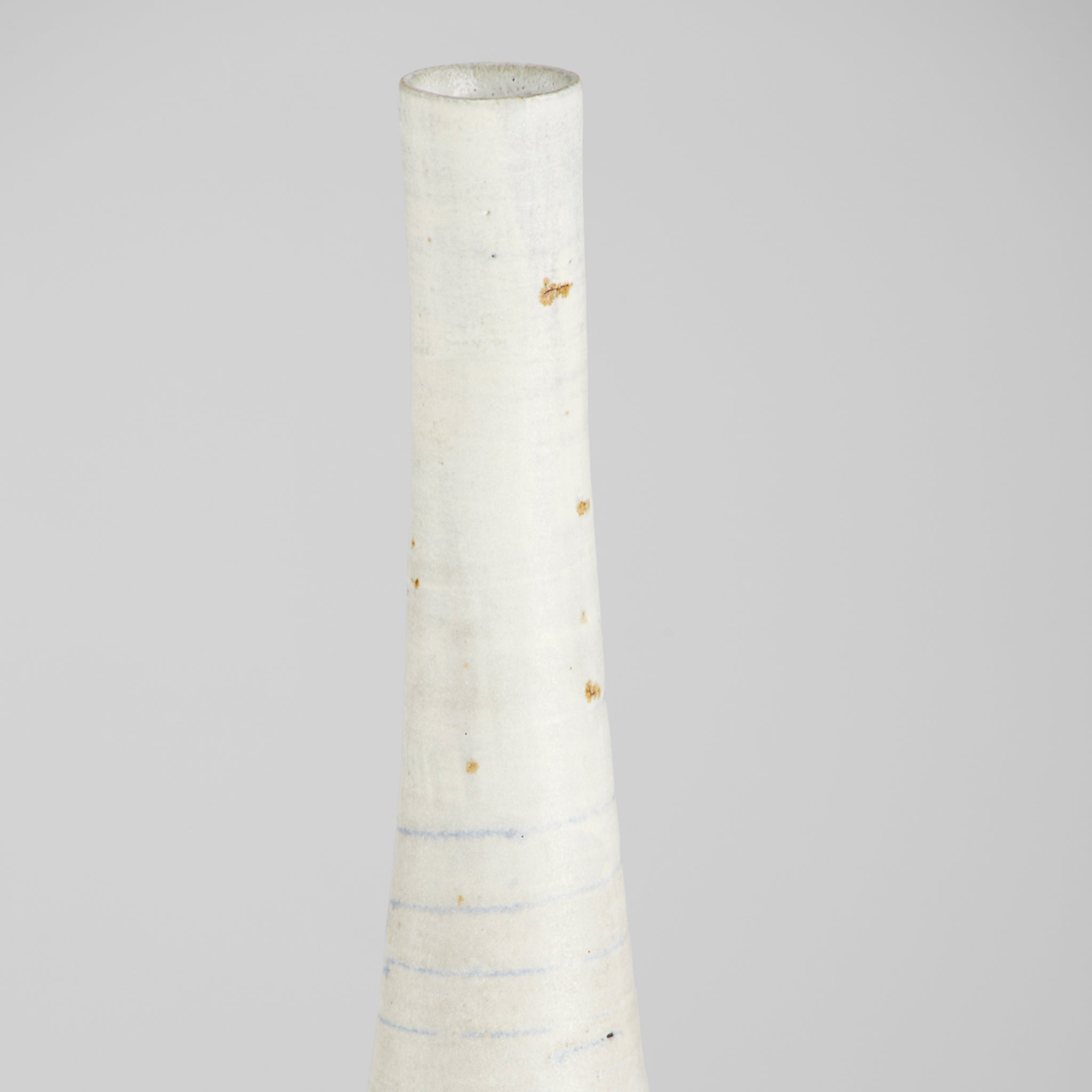 Gannet Vase Designed by Ani Kasten | White - Medium - Image 3